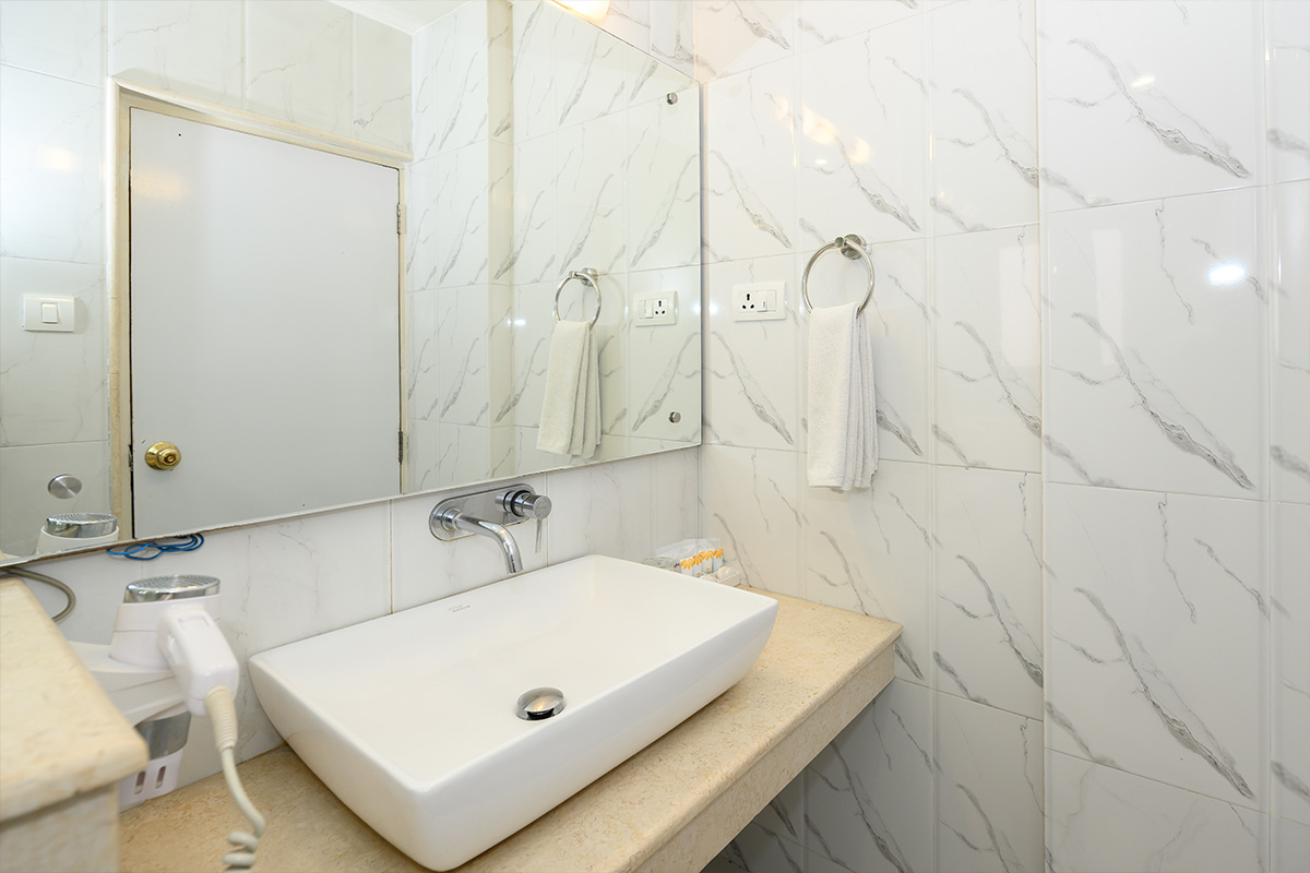 Image of Marshyangdi Hotel Bathroom 1